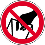 Verbotsschild In die Schüttung greifen verboten