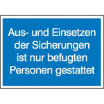 Hinweistextschild Aus- und Einsetzen der Sicherungen ist nur