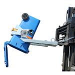 Stapler-Anbaugeräte  Fasskipper FLEX-HK, Kippvorgang mit Handkurbel