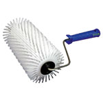 Gummi-Stachelrolle entfernt schnell und zuverlässig alle Luftblasen in Bodenbeschichtungen