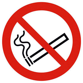 Verbotsschild auf Bogen Rauchen verboten