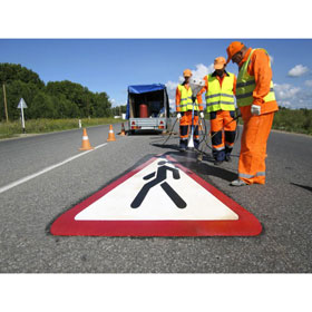 PREMARK thermoplastische Bodenmarkierung STOP Schriftzug, zur Kennzeichnung von Verkehrswegen