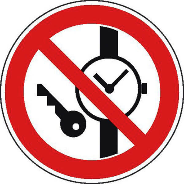 Verbotsschild Mitführen von Metallteilen oder Uhren verboten direkt