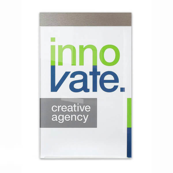 CHANGE Infotafeln flache Bauweise, klare Linienführung: