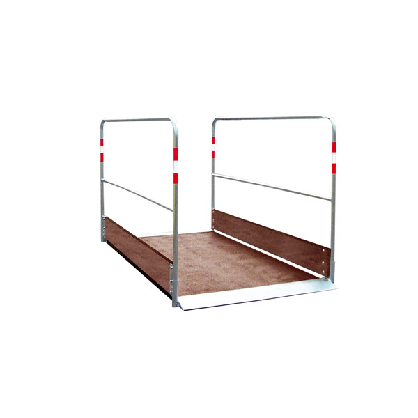 Grabenbrücke aus Holz für den sicheren Übergang über Gräben und Kanäle