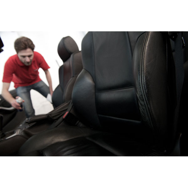 Sonax Xtreme Lederpflegeschaum NanoPro zur Reinigung und Pflege von  Autoleder Motorradkombis Taschen und Möbeln kaufen