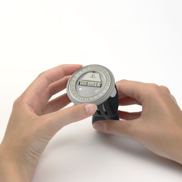 Yotutun Eier Datumsstempel Set - Verstellbarer Stempel Mit Schwarzem Kissen